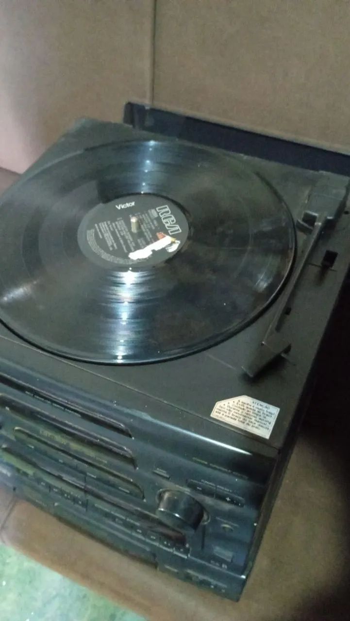 Toca Disco Sony LBT - 36W + Vídeo Cassete Sony CDP - M28 - Foto 3