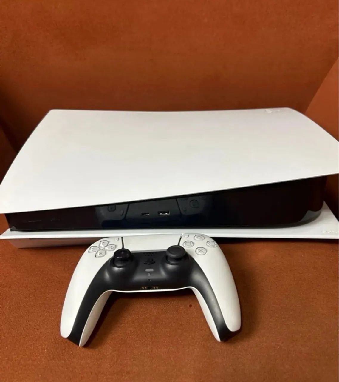 Playstation 5 com dois controles 