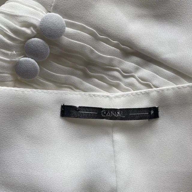 Vestido Branco Canal Com Recortes Tamanho P - Foto 4