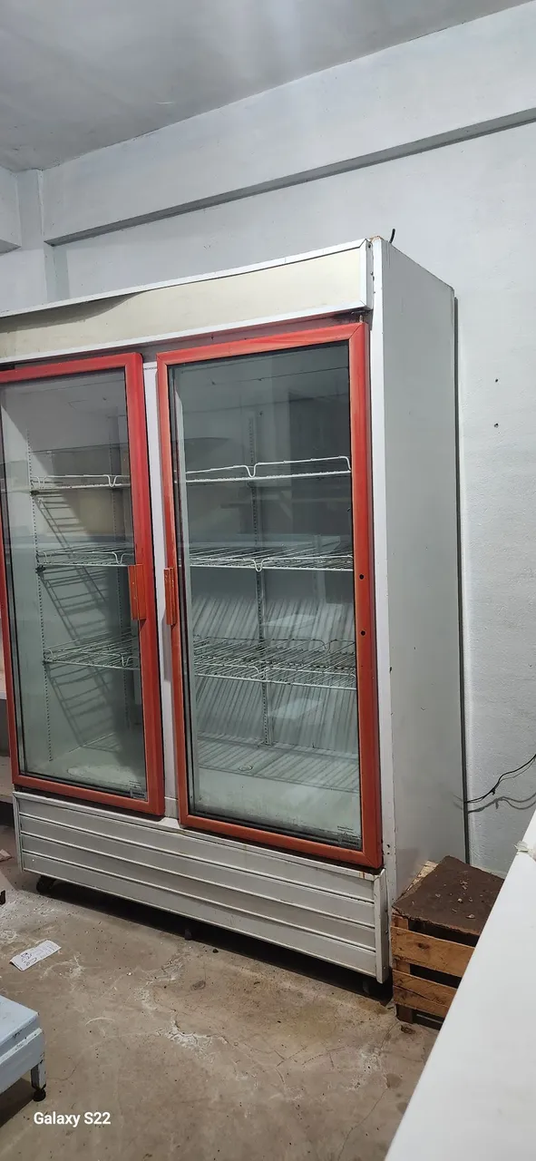 Geladeira Expositora Dupla com Portas de Vidro