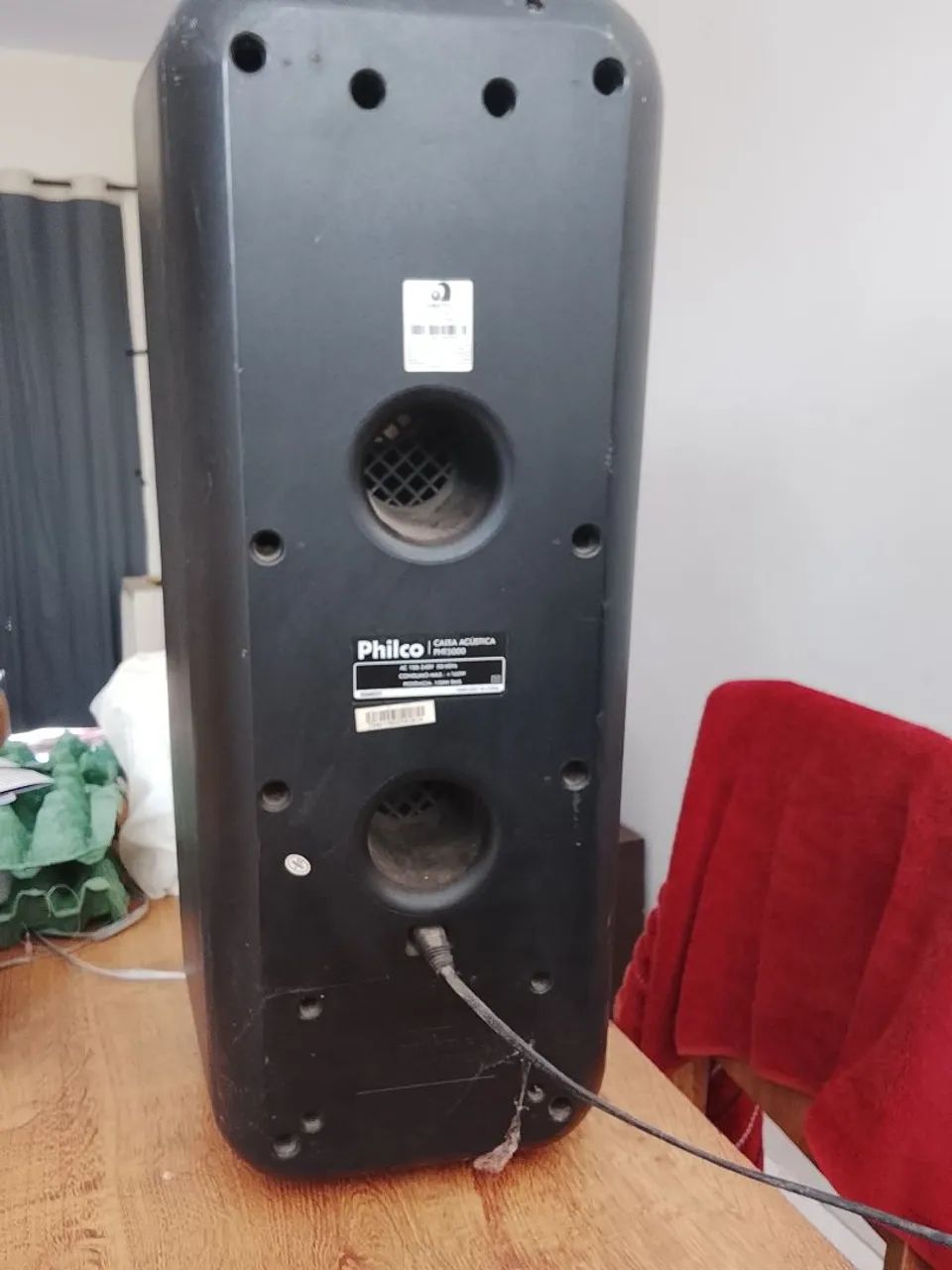 Vendo caixa de som da marca PHILCO obs: TÁ PEGANDO SOMENTE NA TOMADA bateria arriou TROCAR - Foto 2