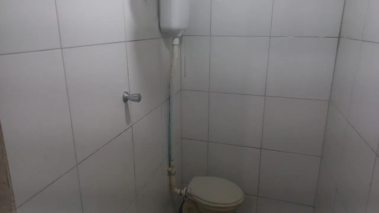 Aluga-se casa de fundos - Foto 2
