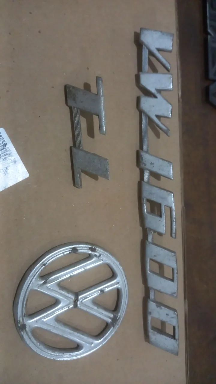 Lote de emblemas de carros antigos - Foto 5