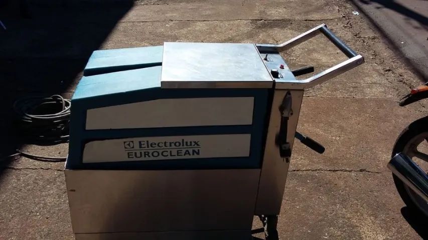 Lavadora de pisos Electrolux funcionando precisa de revisão básica  - Foto 3
