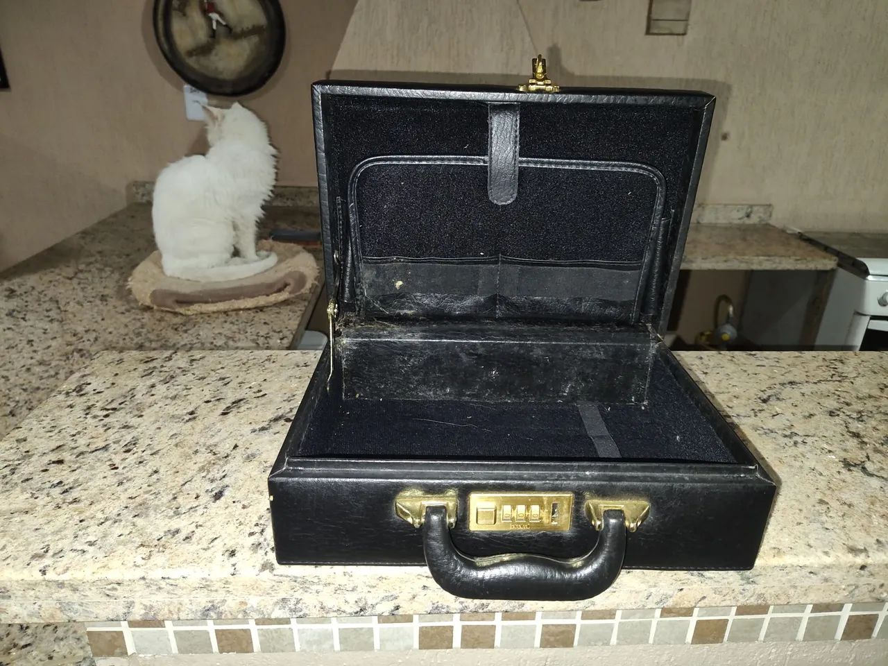 Bolsa de couro com senha. - Foto 4