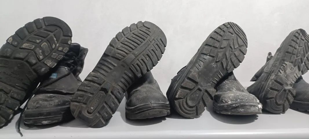  Lote com 3 botinas reforçadas n 41,43,37 - Foto 2