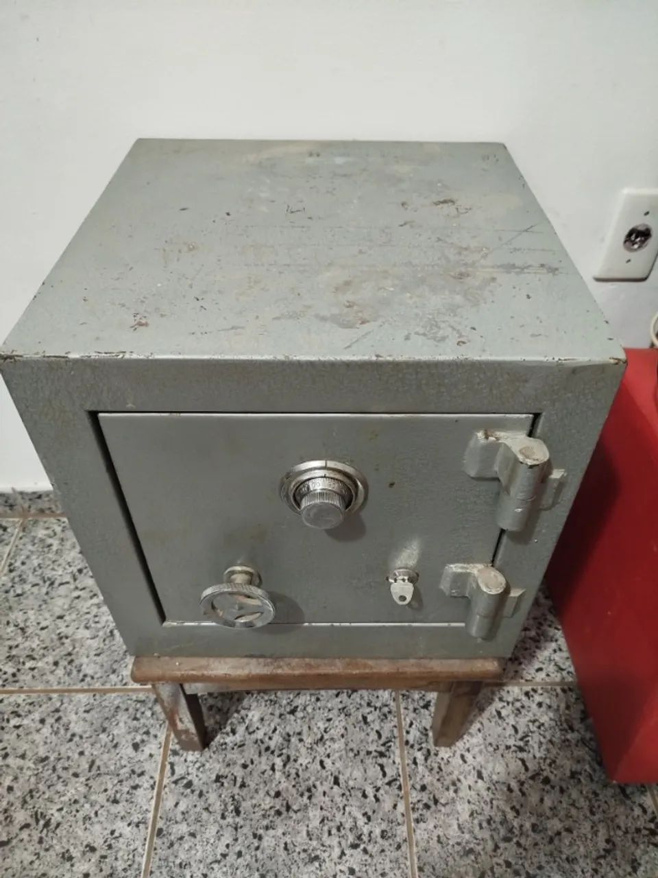 Cofre com Trava e Chave, Altura 39cm, Largura 40cm, Comprimento 40cm, - Foto 2