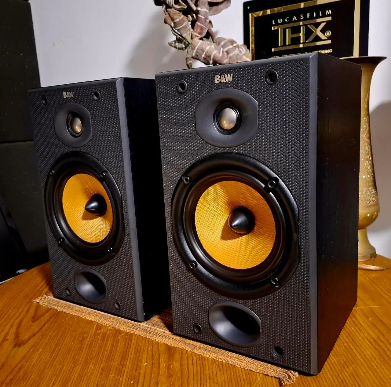 CAIXAS B&W DM 601 S2 100W 88dB 8ohms 70Hz.