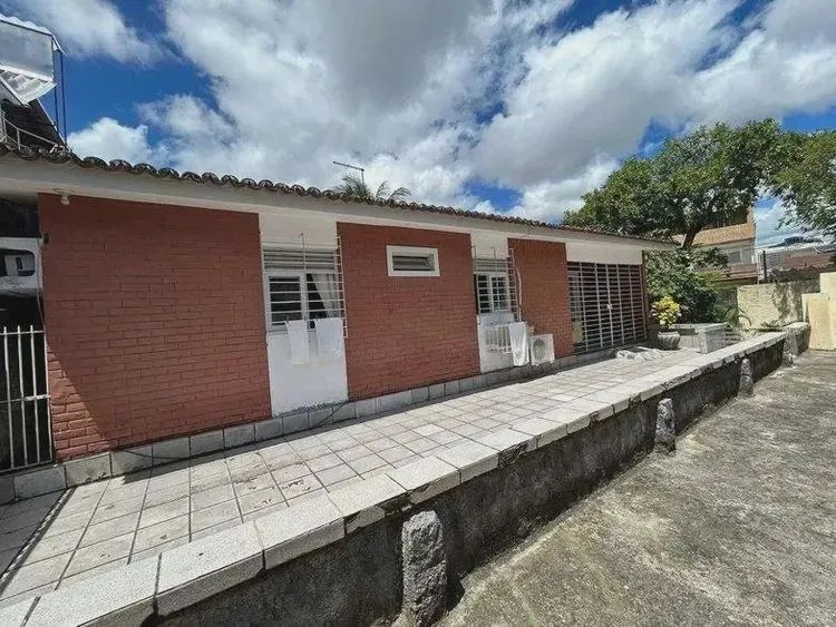 Casa à venda em rua pública, ARRUDA, Recife, PE
