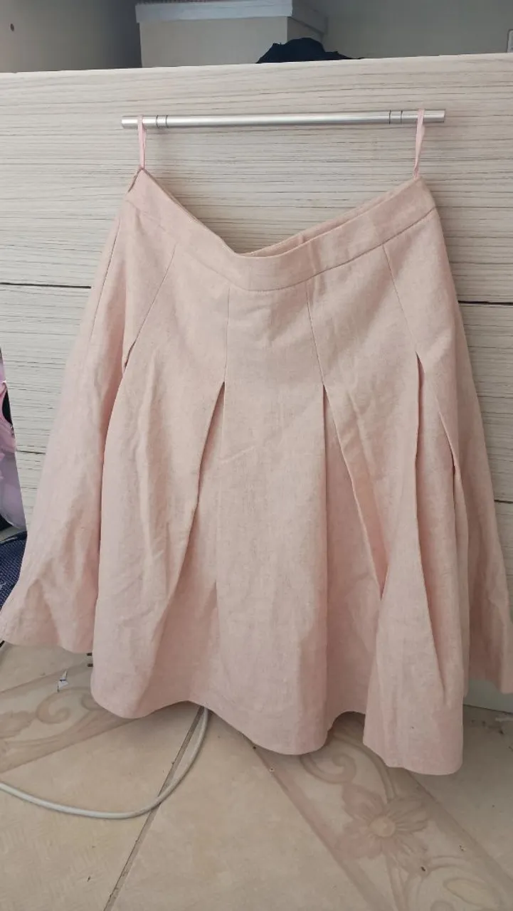 Saia rosa com pregas