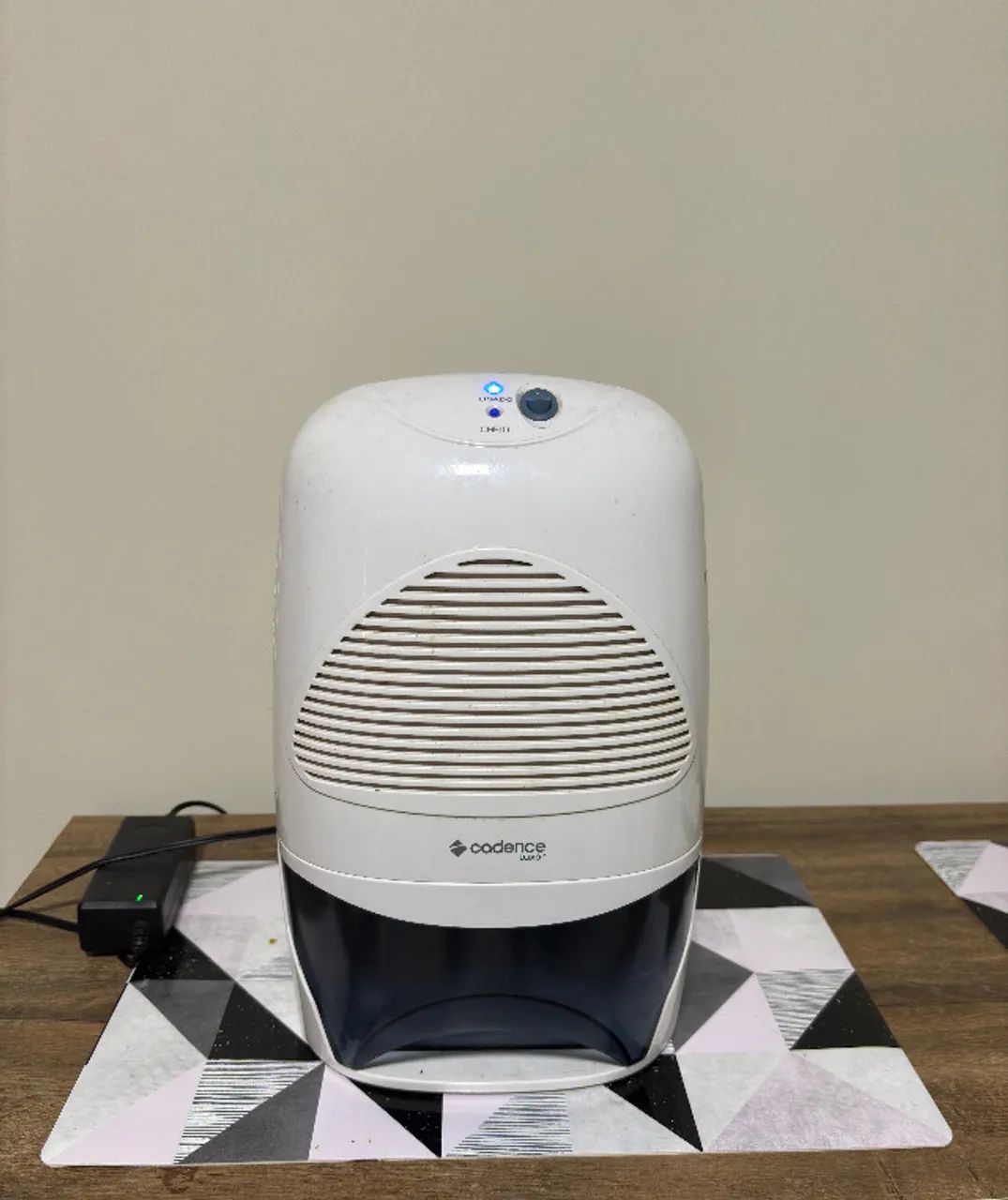 Desumidificador Elétrico Cadence Luxor Branco 110v/220v (2 LITROS)