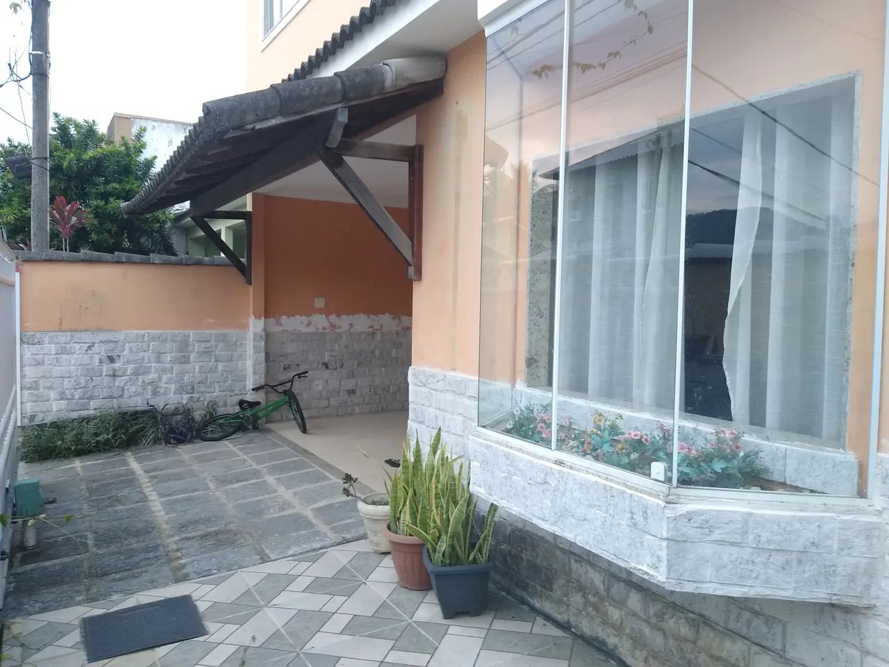 Casa Grande 4Q em Condomínio no Rio da Prata - Próx. a Est. Cabuçu