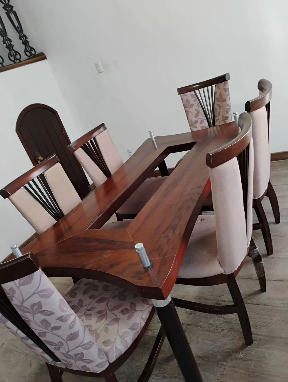 Mesa de Jantar de Madeira com 6 Cadeiras