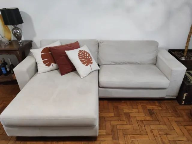 Sofá com chaise usado por poucos meses