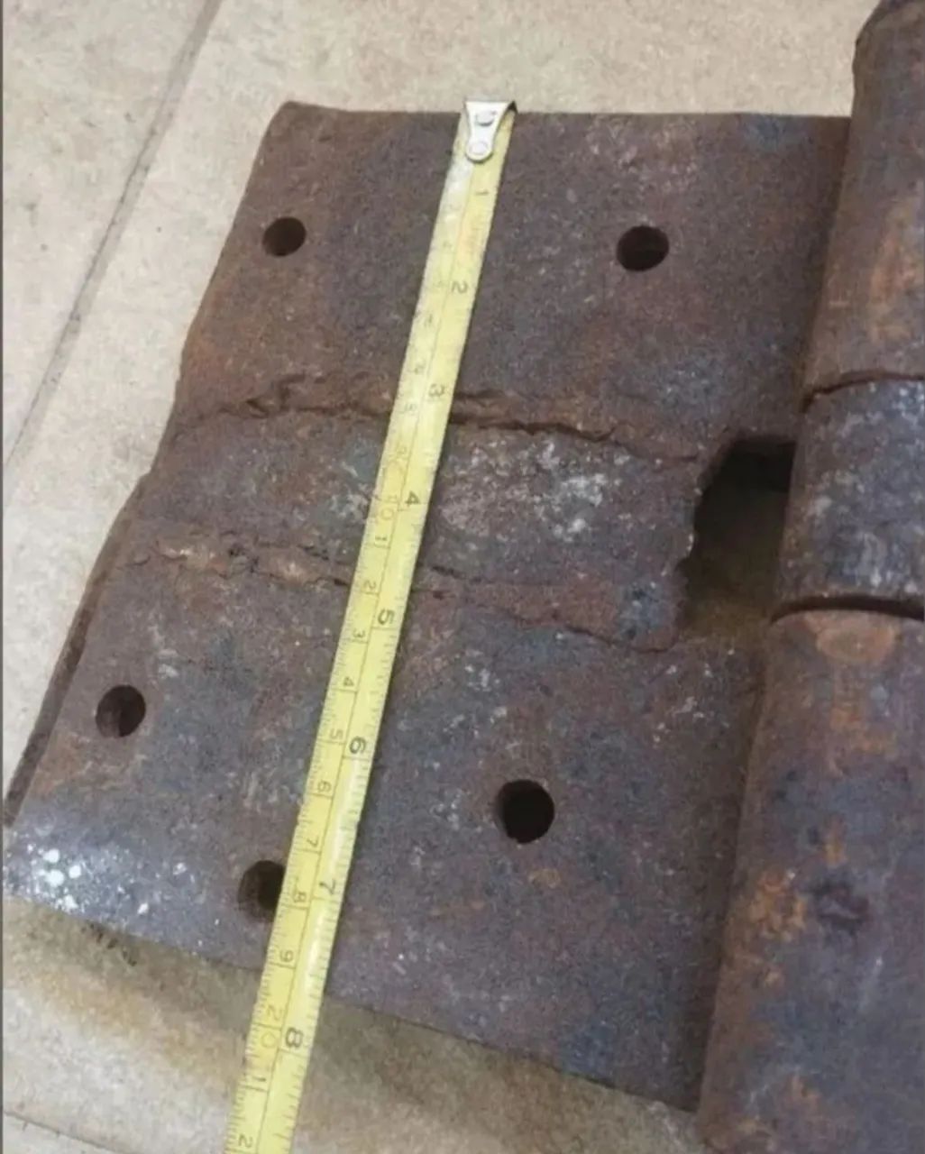 Dobradiça de ferro antiga, grande e robusta - Foto 5