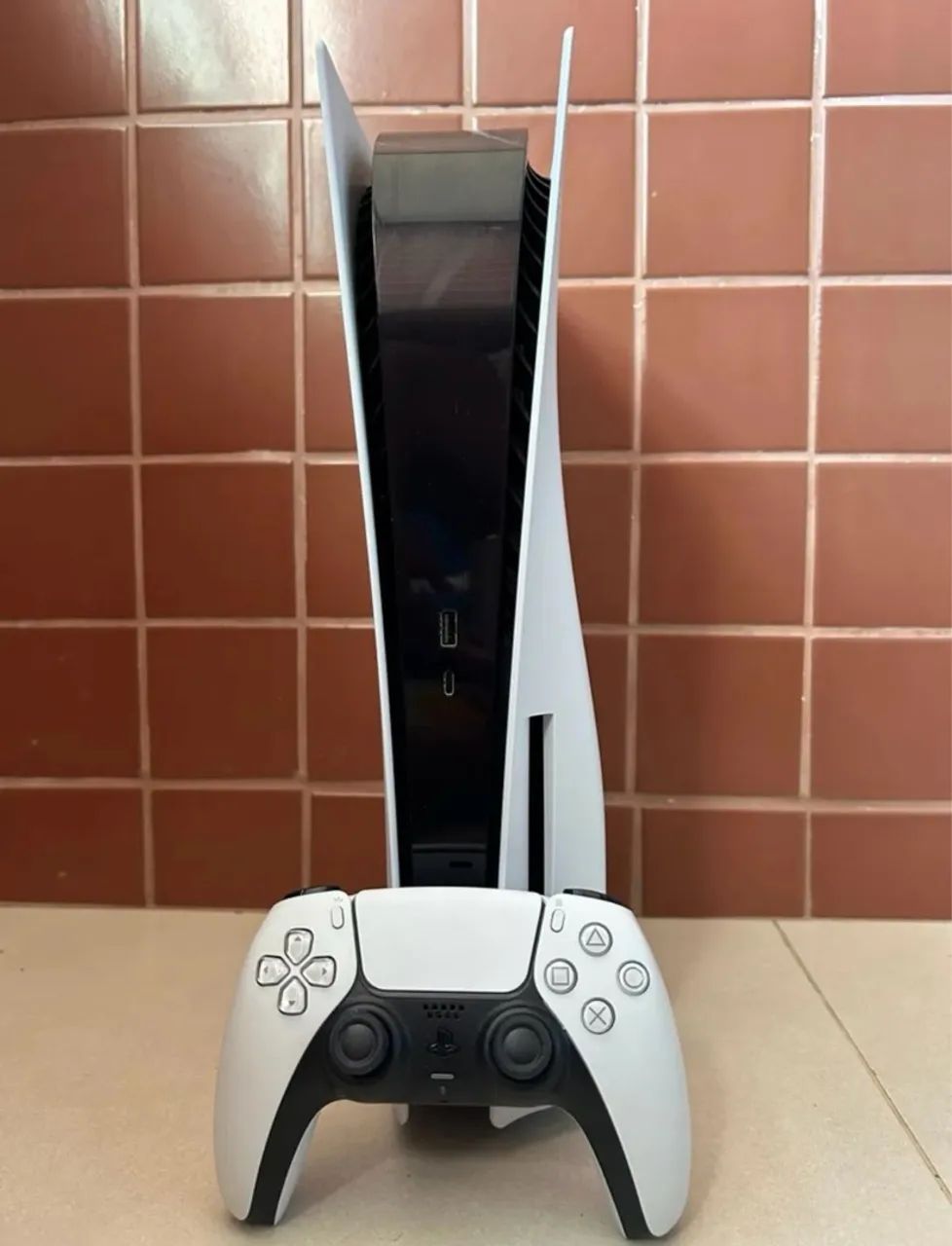 Playstation 5 com dois controles  - Foto 2