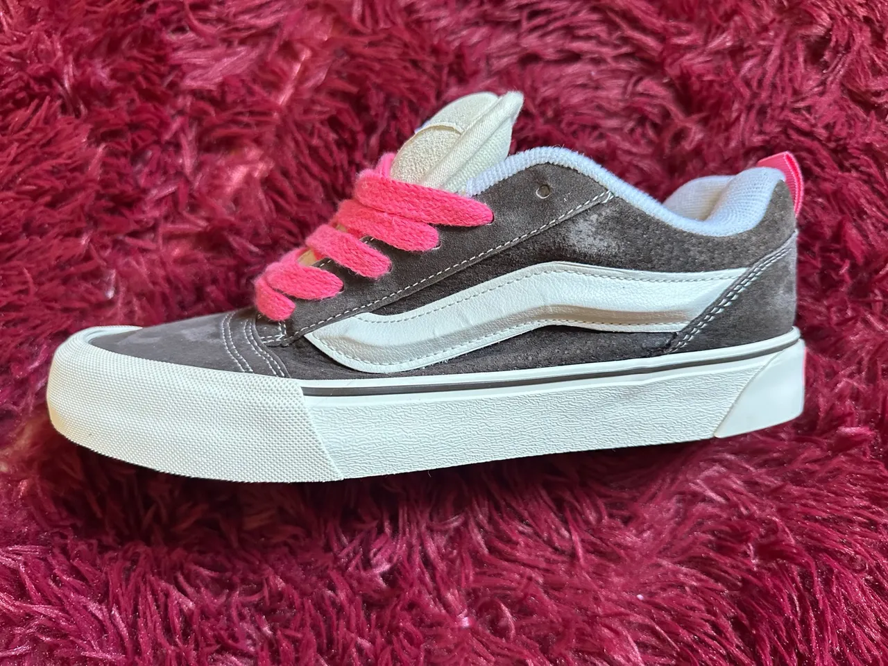Tênis Vans Old Skool Cinza com Detalhes Rosa