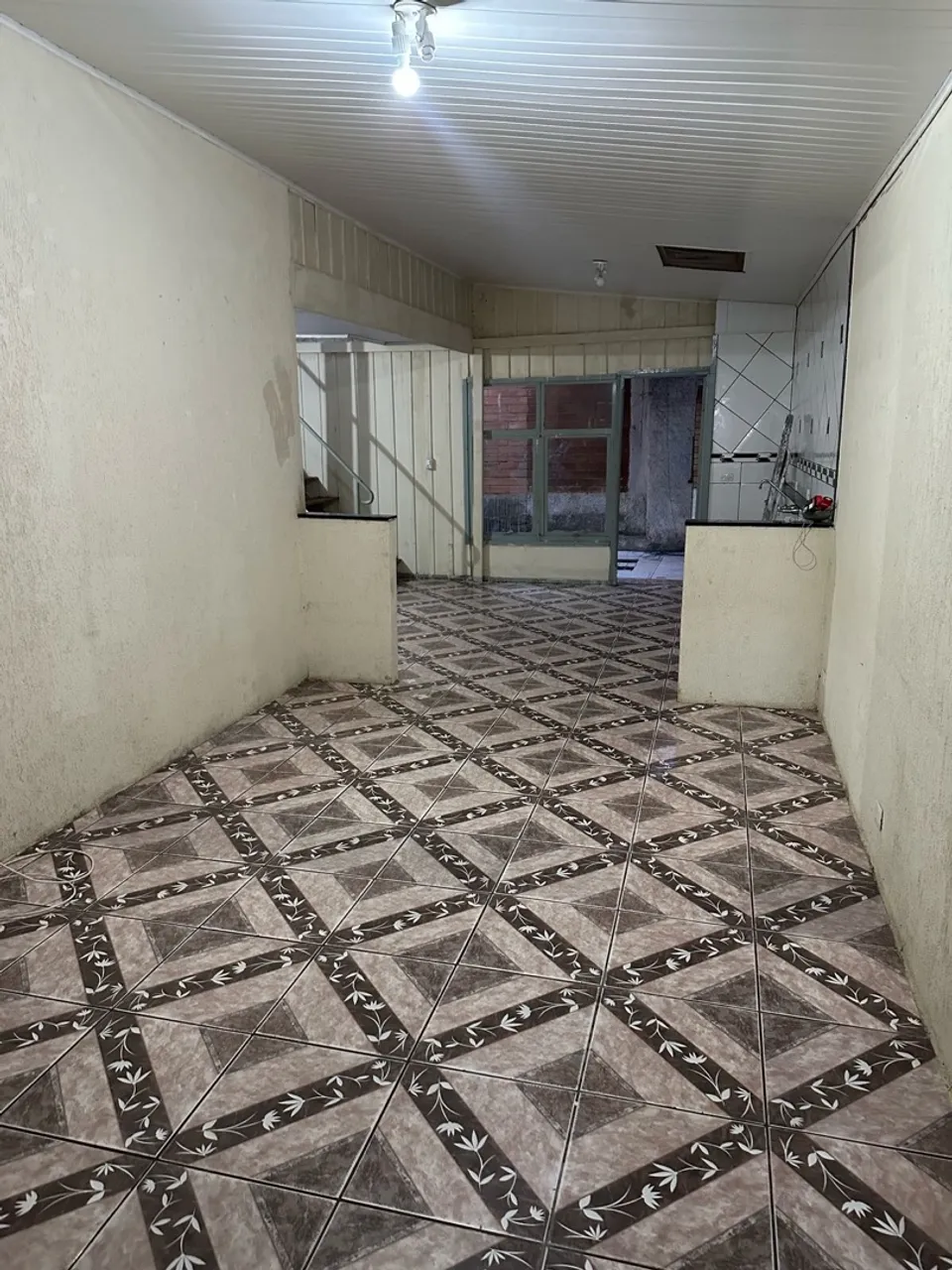 Alugo casa com dois quartos no boqueirão