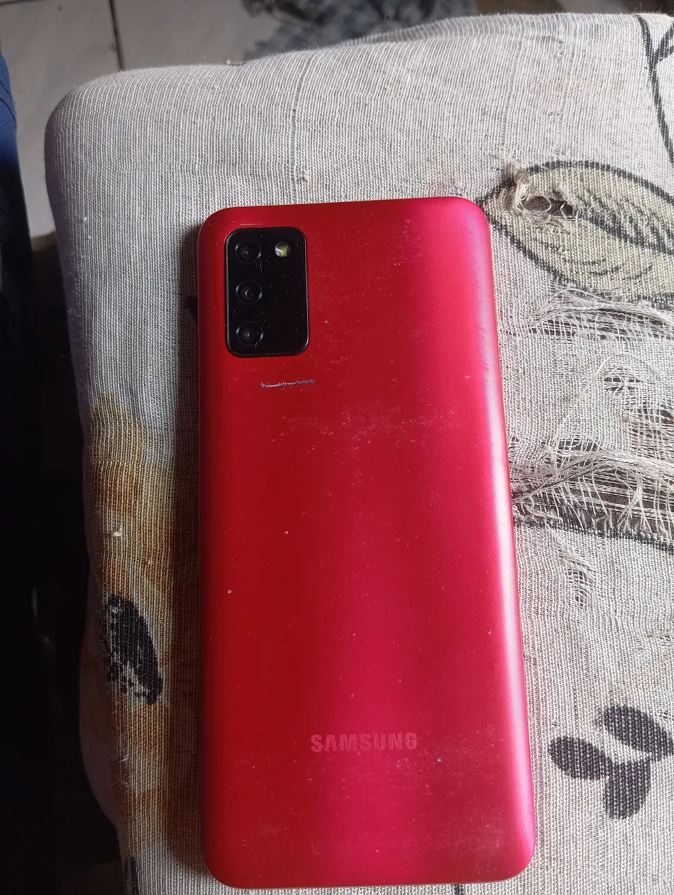 Celular ótimo pra rodar de Uber bateria muito boa dura o dia inteiro, tem conversa