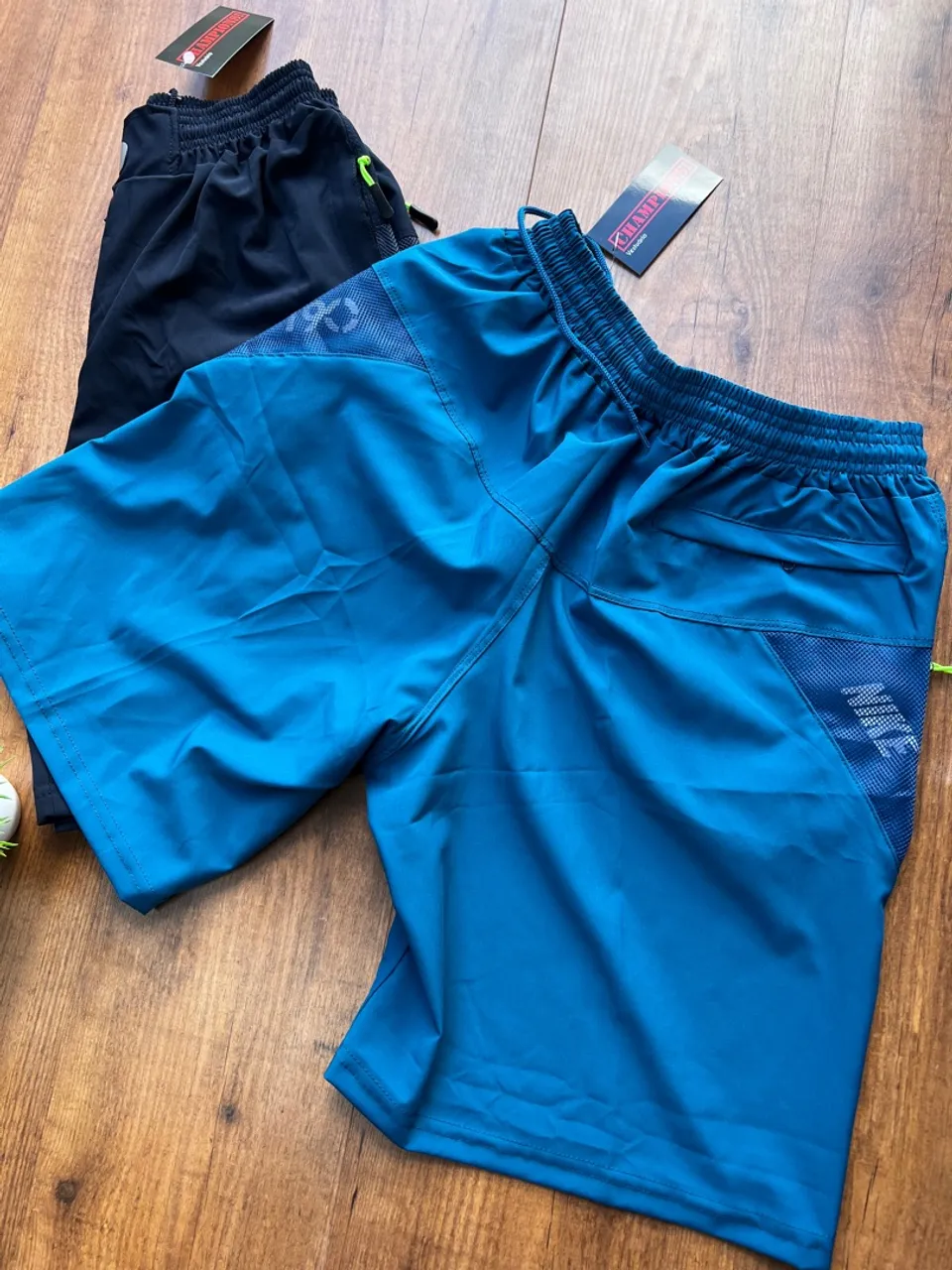 Shorts Esportivos Azul e Preto