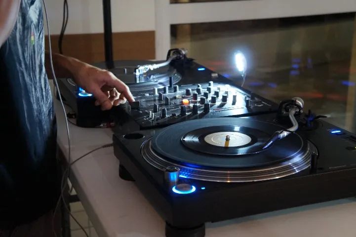 Festa do vinil, discotecagem no vinil, DJ de vinil