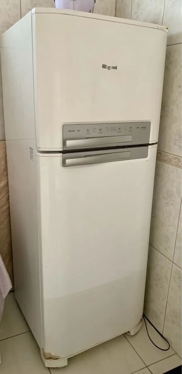 Geladeira Electrolux frost free DF47 Usada
