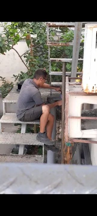 Serralheiro / conserto e reforma em portas de enrolar