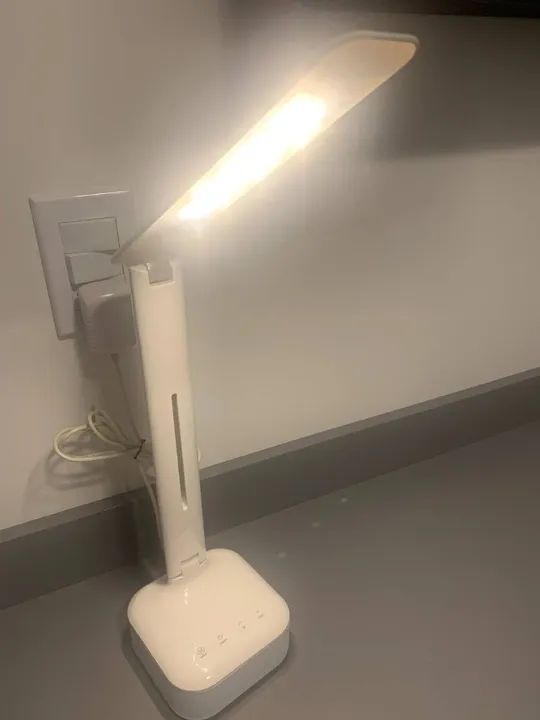 Luminária de mesa ajustável - Foto 5