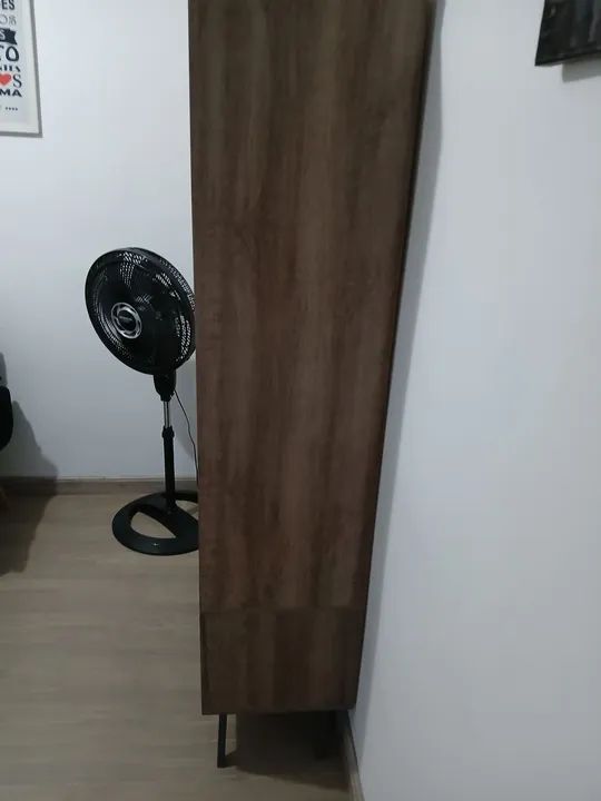 Vitrine de Madeira com 2 Gavetas - Foto 2