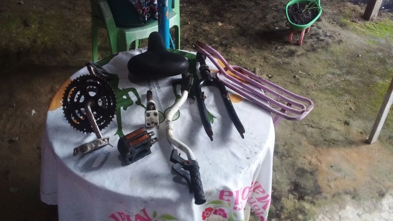 Peças de bicicleta vendo tudo ou separadamente