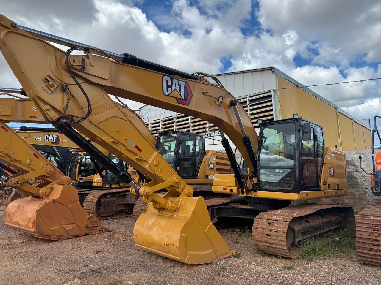 Escavadeira Caterpillar 320 - Foto 2