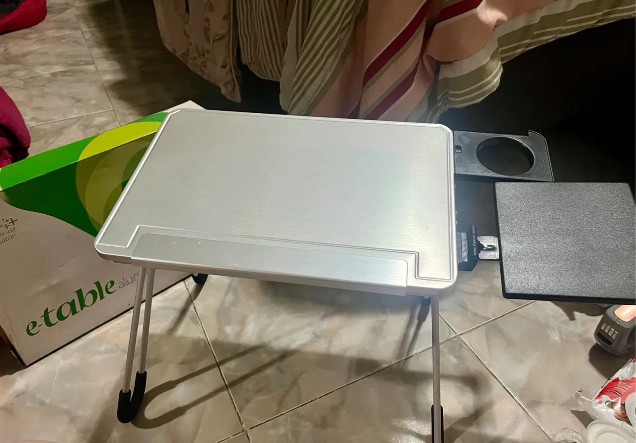 Mesinha dobrável para notebook