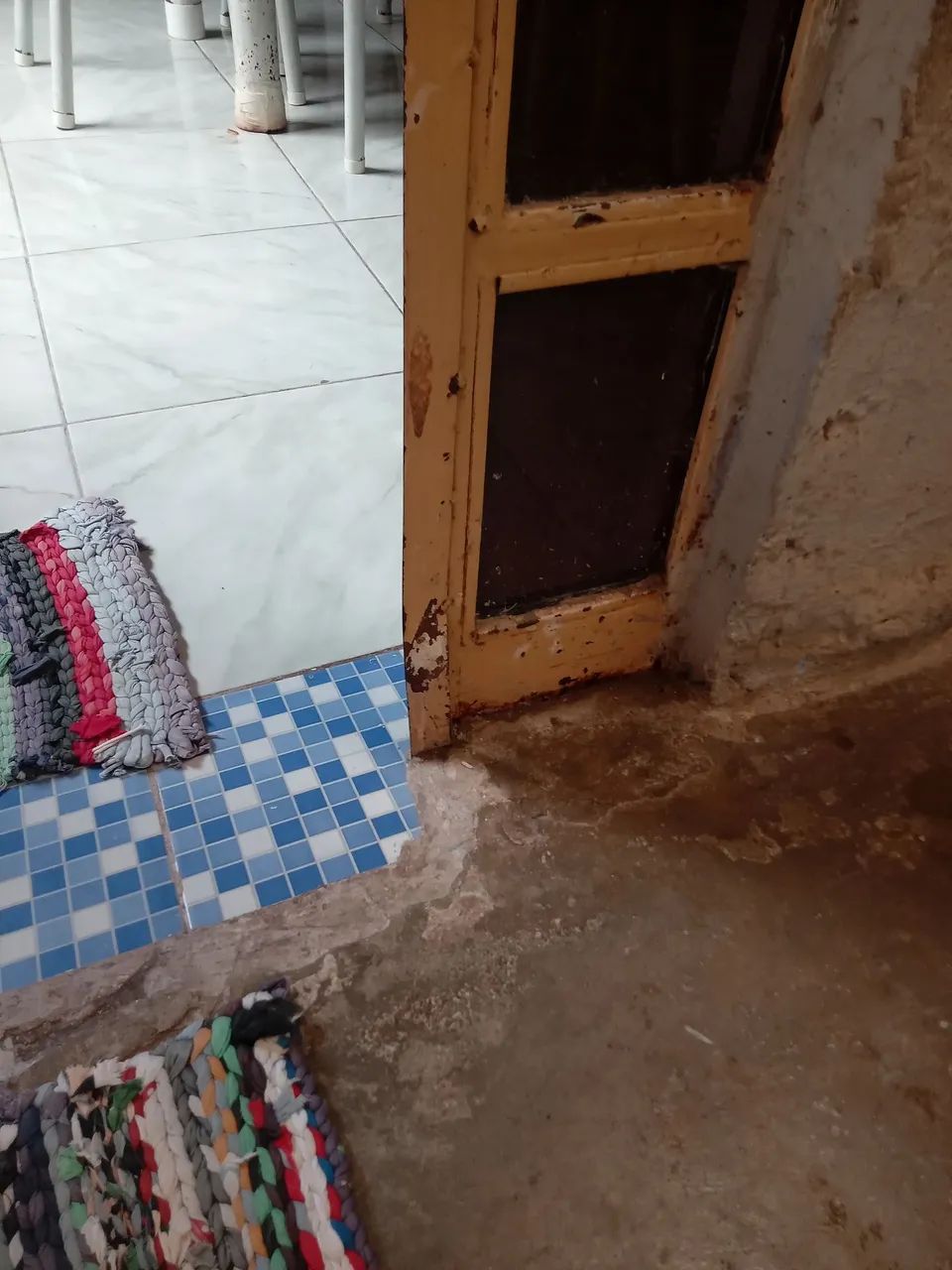 Porta de madeira com vidro - Usada