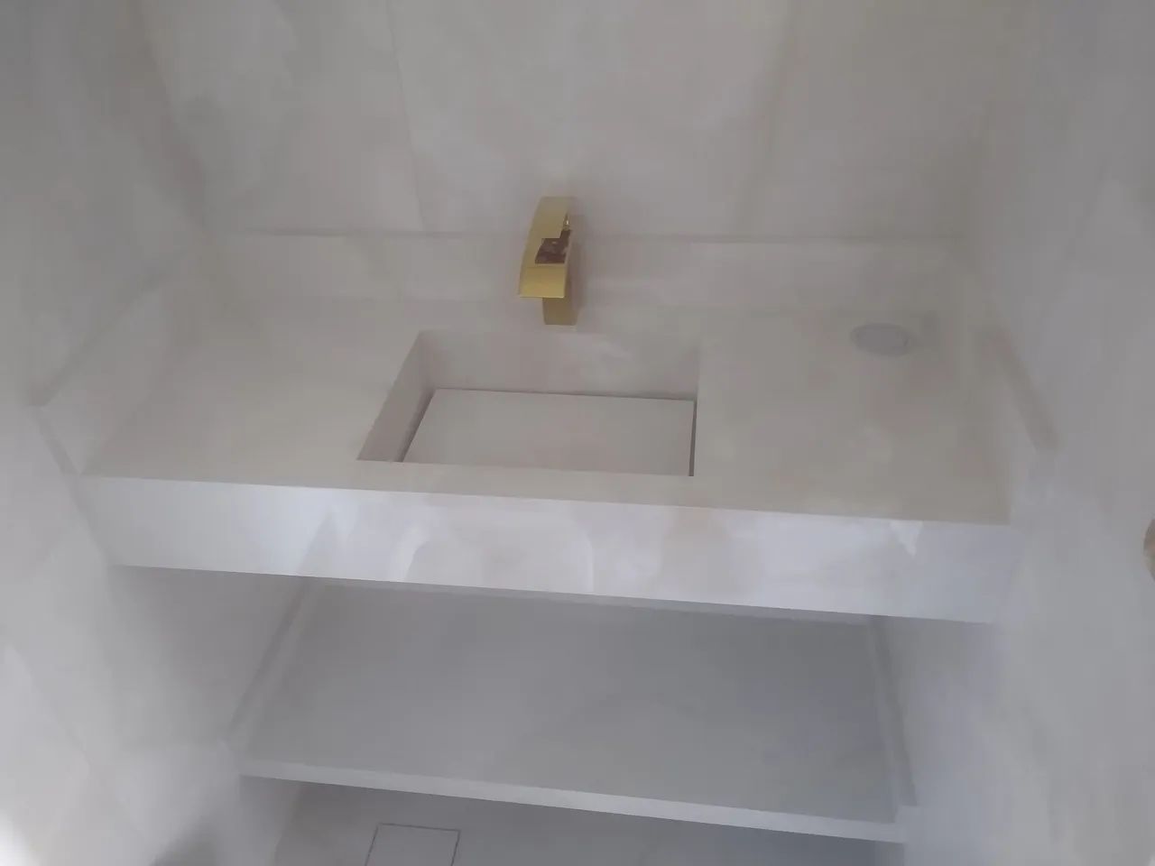 Pia escupida em porcelanato  - Foto 5