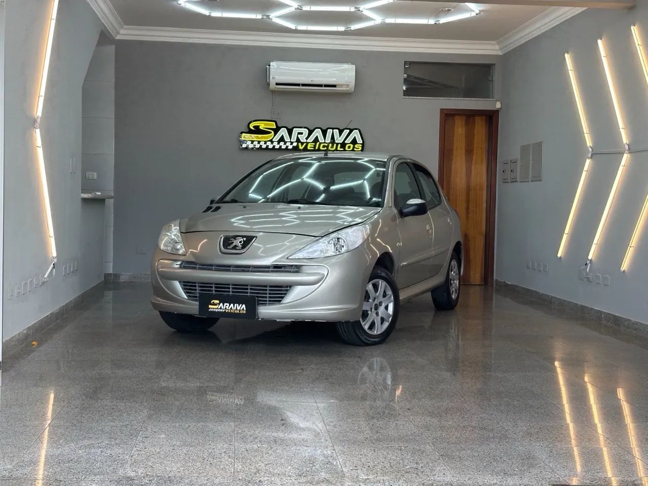Peugeot 207 XR 1.4 2013 completo 