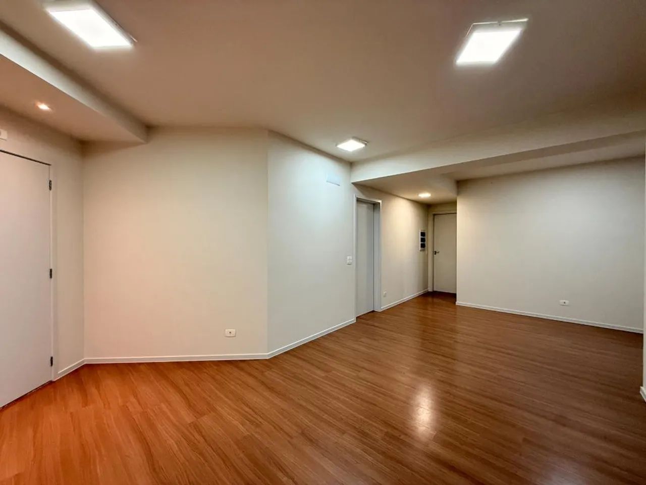 Apartamento para alugar em Maringá, Zona 08, com 2 quartos, com 75 m², Brisas Bella Cittá - Foto 2