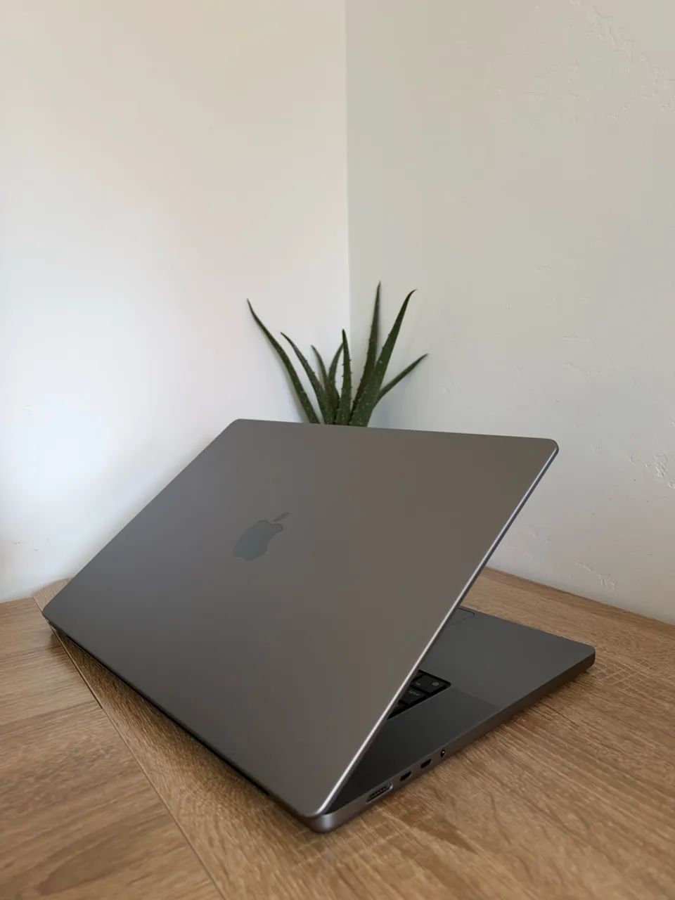 MacBook Pro 16  M1 Max 32GB RAM 1TB SSD GPU 32 Núcleos - Foto 4