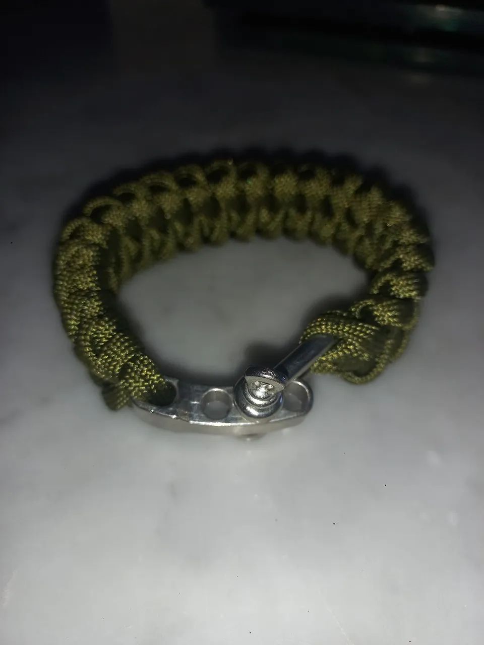 Pulseira de sobrevivência