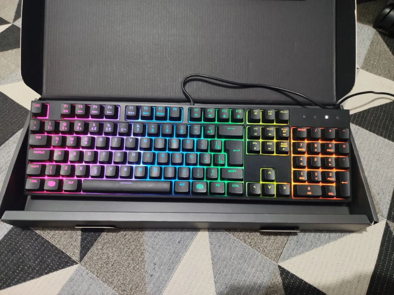 Teclado gamer coolermaster em excelente estado  - Foto 2