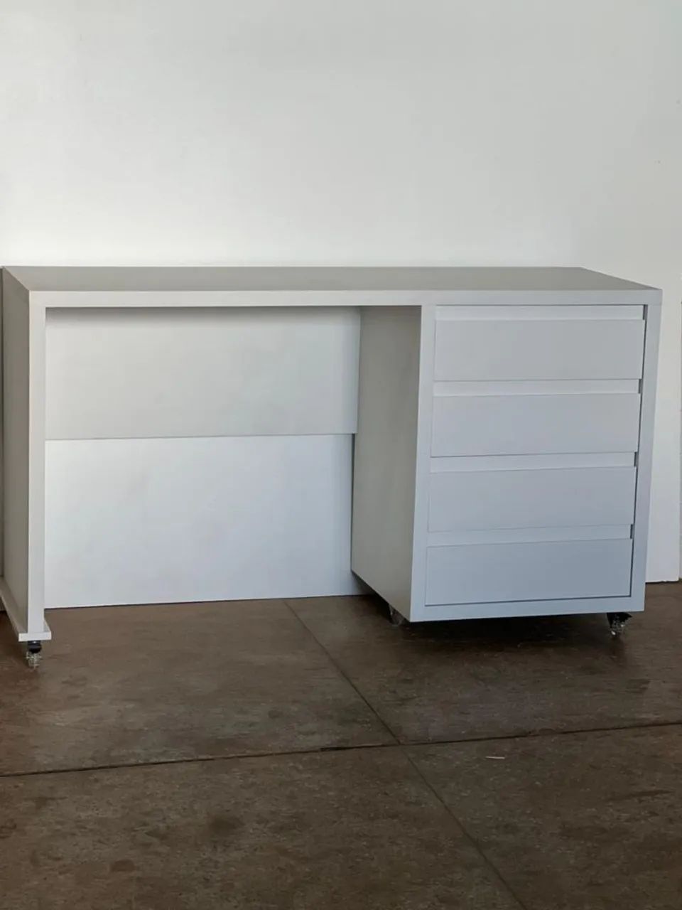Vendo mesa de escritório 4 gavetas 100% MDF - Foto 2