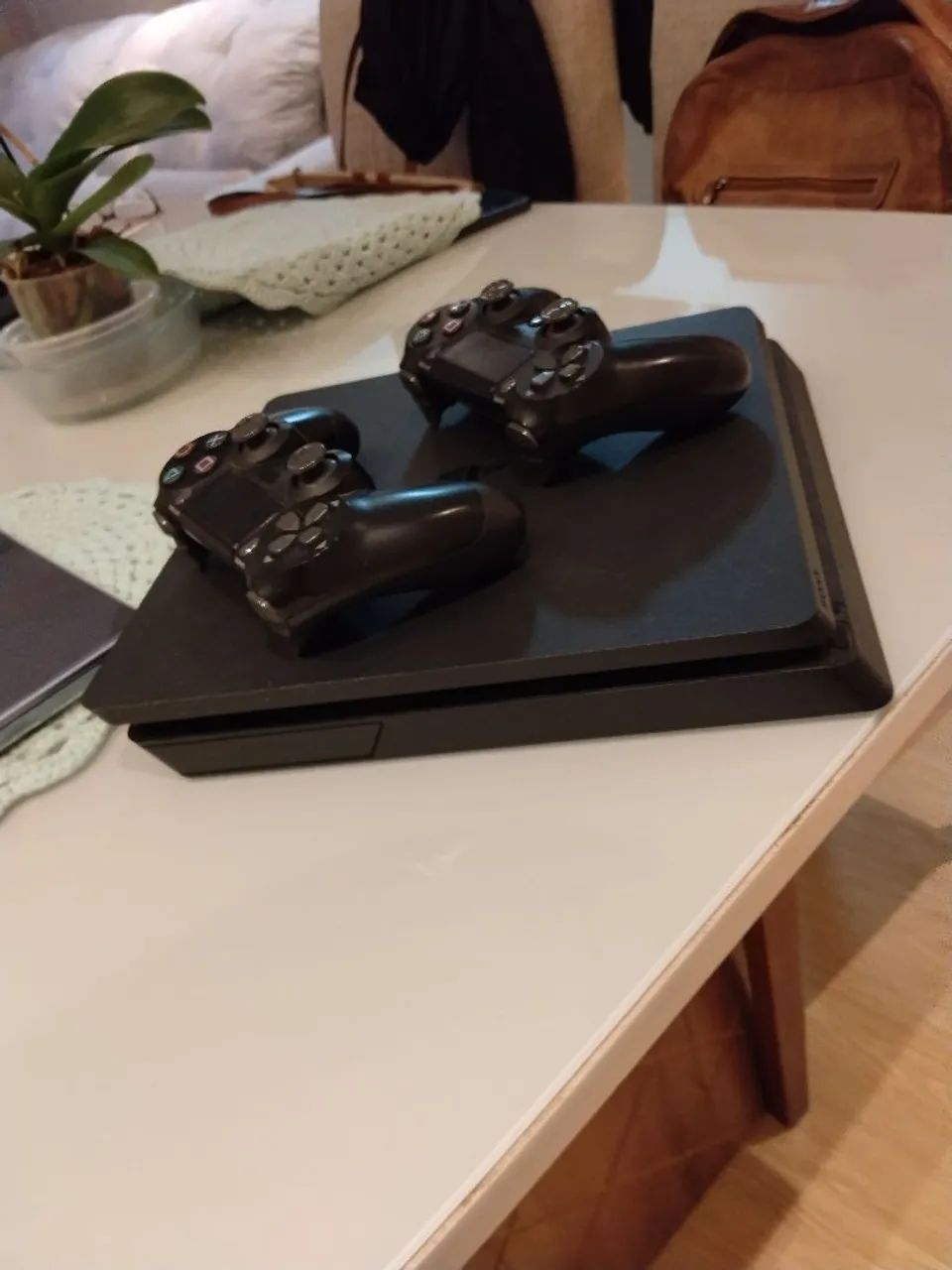 Vendo PS4  em ótimo estado com 2 controles  - Foto 2