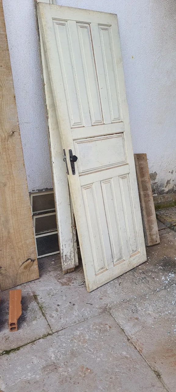 Porta de madeira completa em Uberaba 