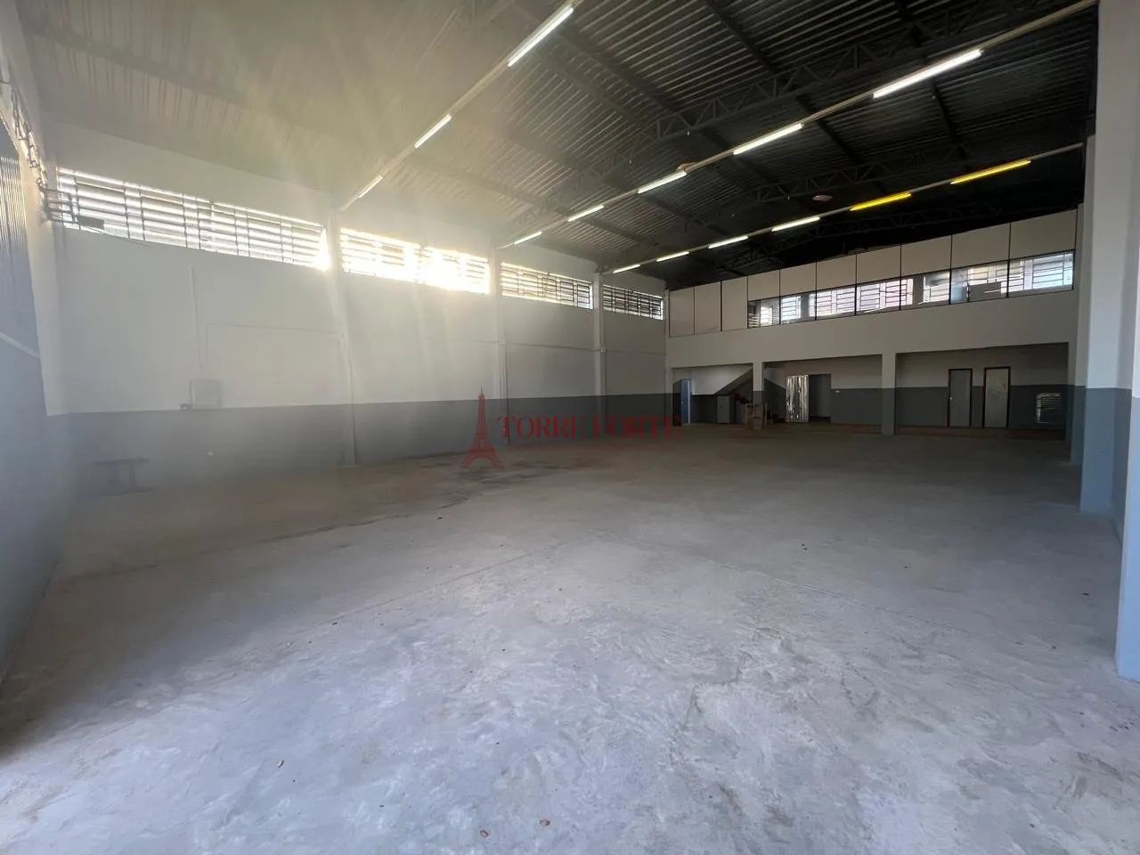 GALPÃO COMERCIAL COM OTIMA LOCALIZAÇÃO - Foto 4