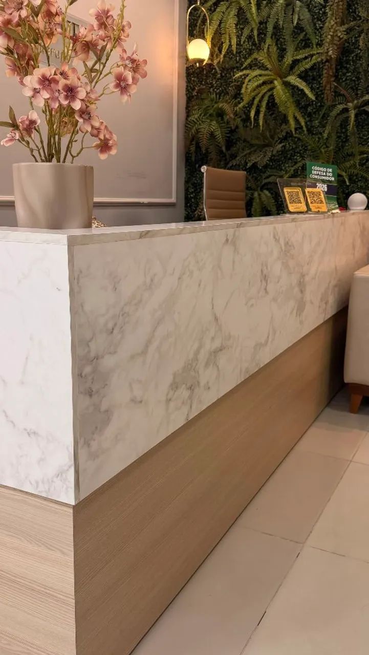 Recepção em MDF com detalhe marmorizado 