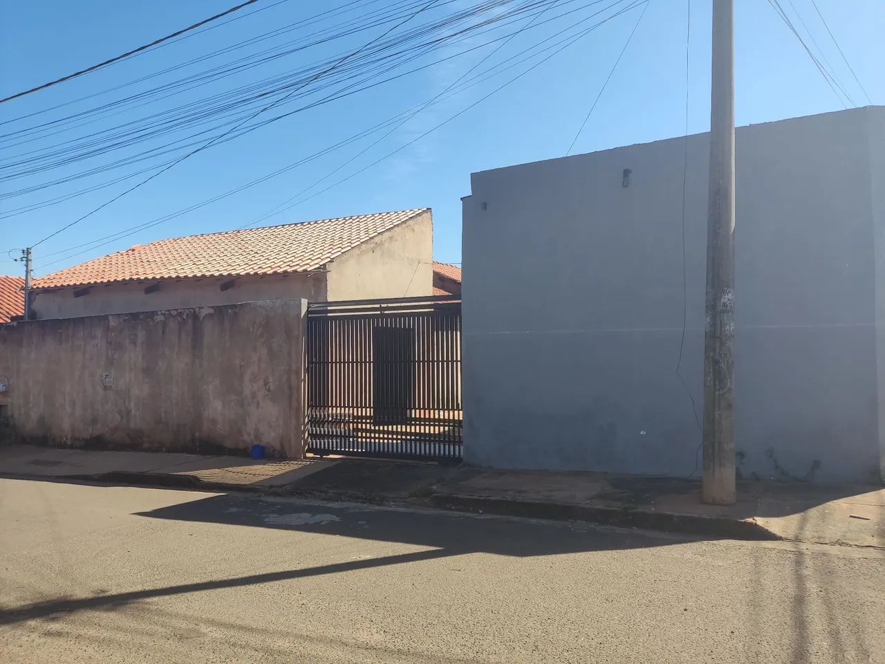 Casa + casa no fundo+ 2 salao