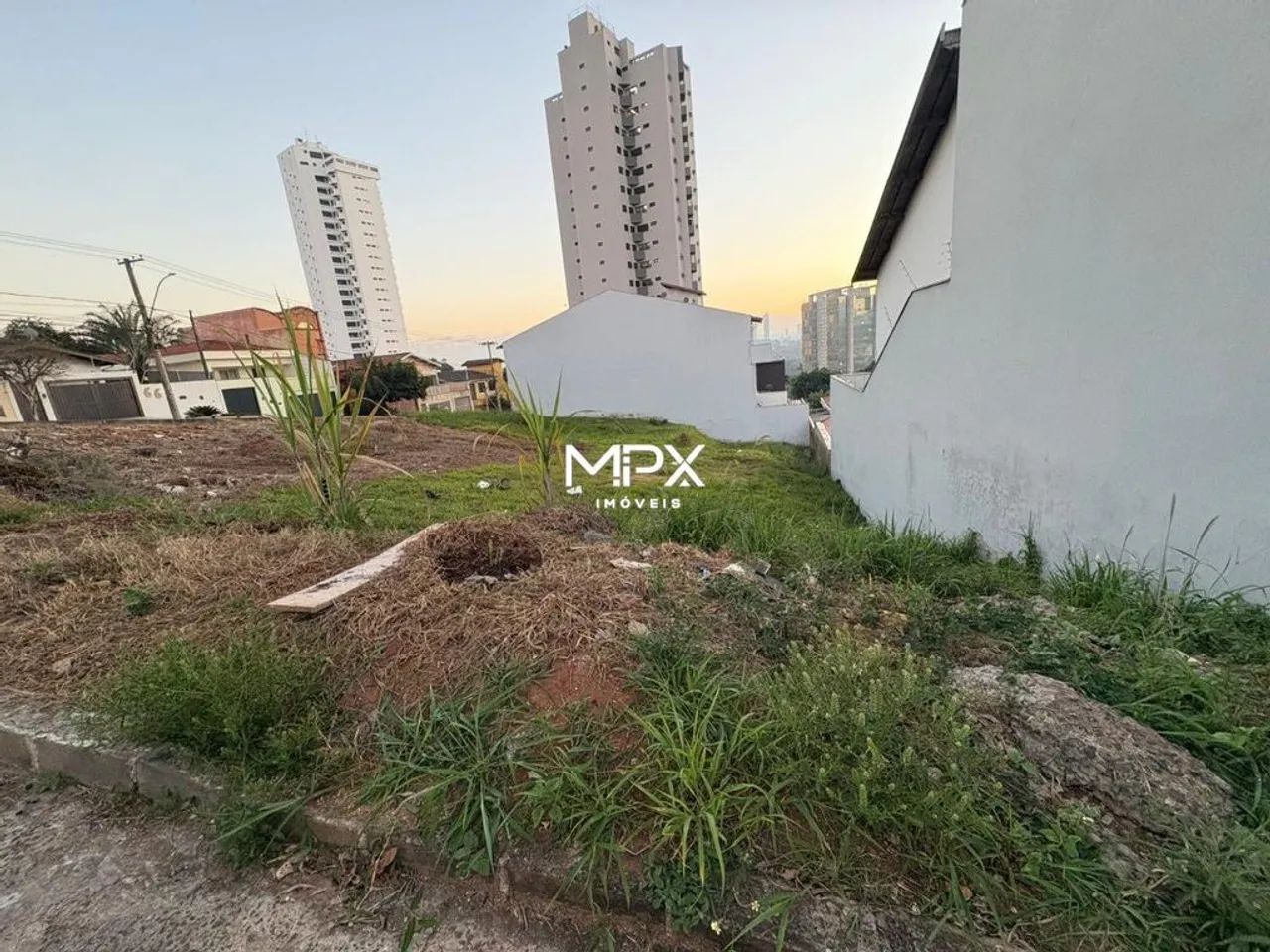 Terreno à venda em Piracicaba, Castelinho, com 180.01 m²