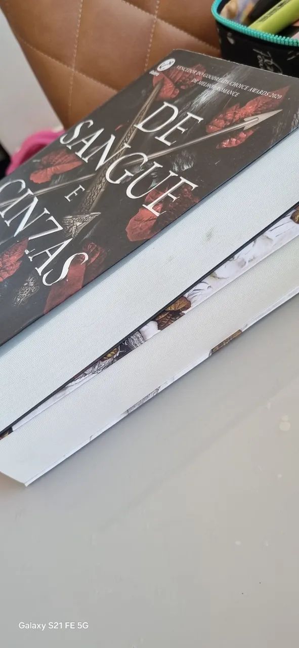 Box 2 livros De Sangue e Cinzas - Foto 3