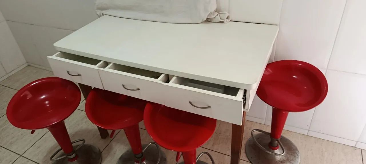 Vendo Mesa E 4  Banquetas. - Foto 3