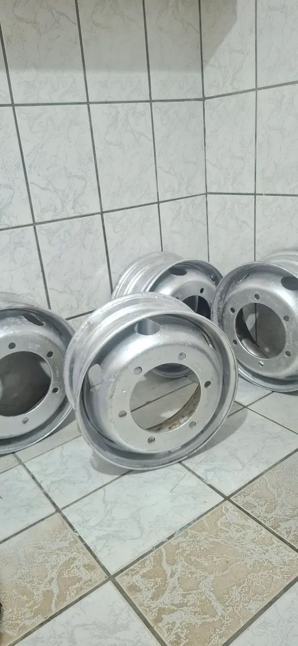 Roda de ferro 6 furos 17,5 X 6 Original Mercedes-Benz - Foto 2