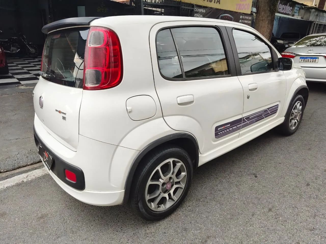 Fiat Uno Sporting 1.4 EVO Fire Flex 8V 4P 2014
